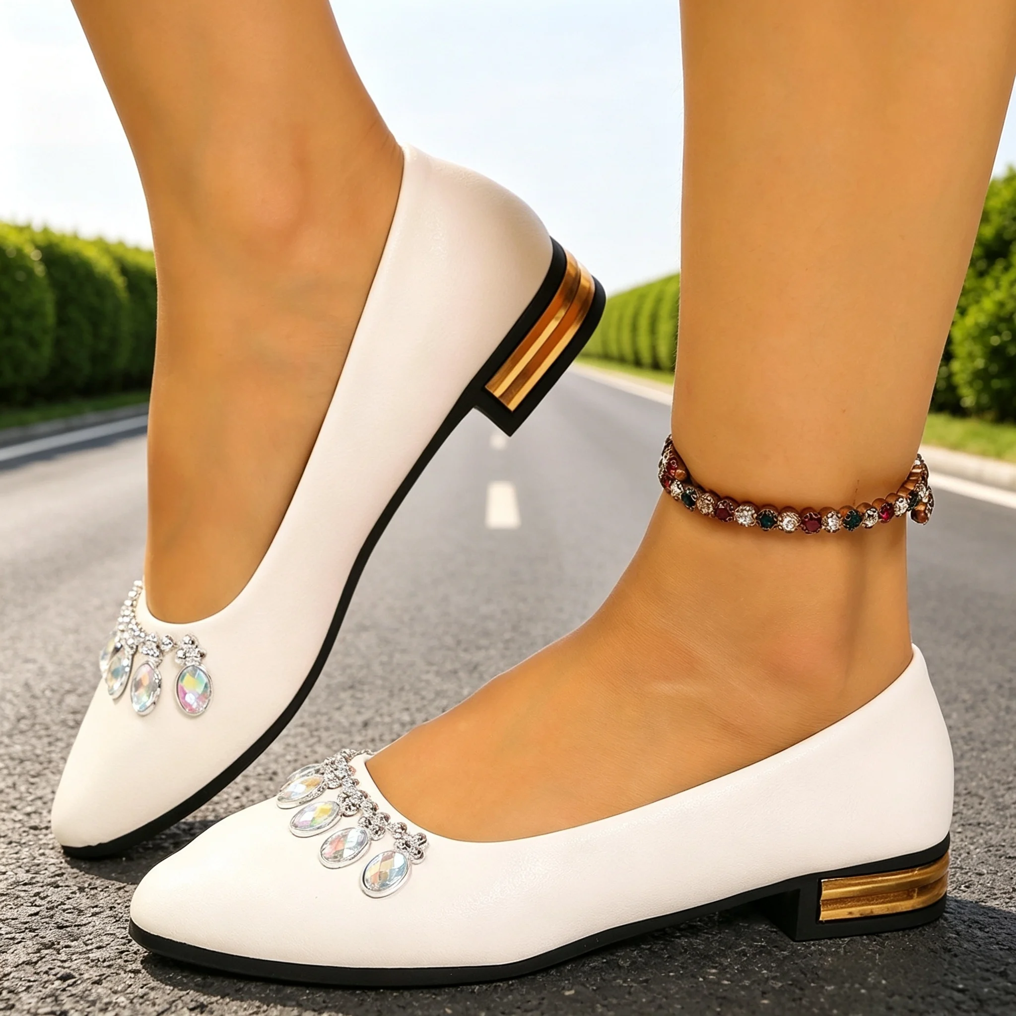 Women Fashion Heels - Chaussures plates pour femmes à bout