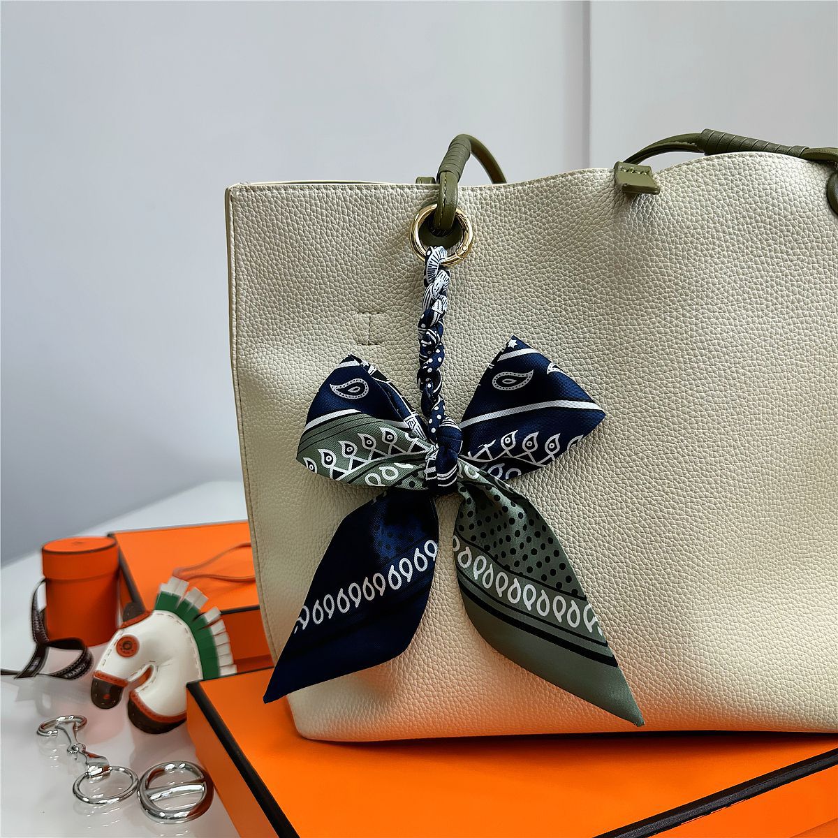Élégant porte-clés nœud en soi - Women'S Ysl Fashion avis et prix